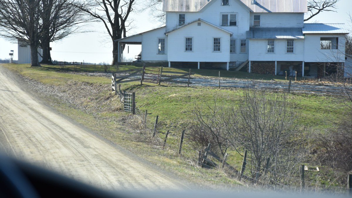 Beautiful Amish home in the spring