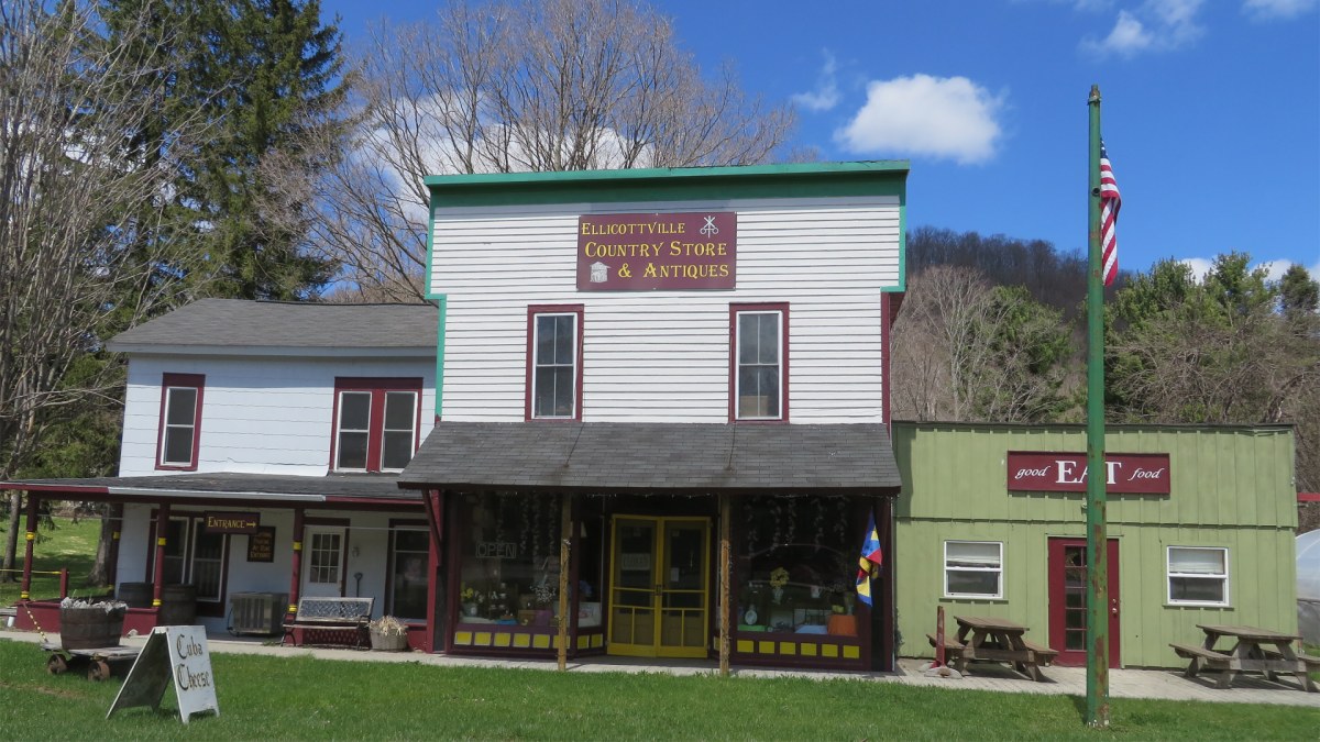 Front of Ellicottville Country Store & Antiques