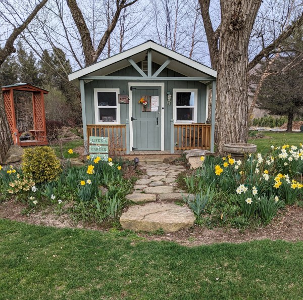 Outside of LUV JAM Pottery shop