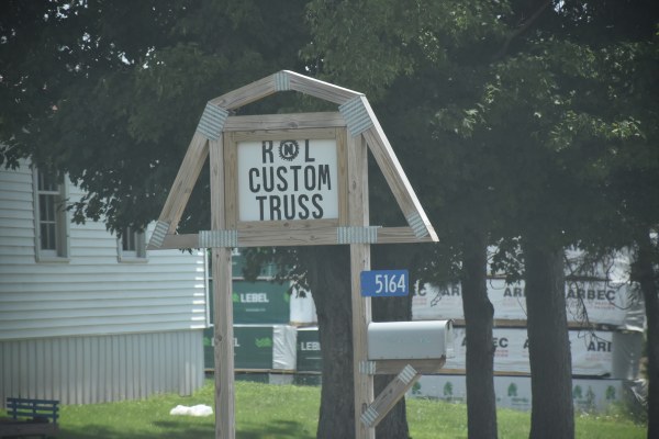 R n L Custom Trusses | Amish Trail