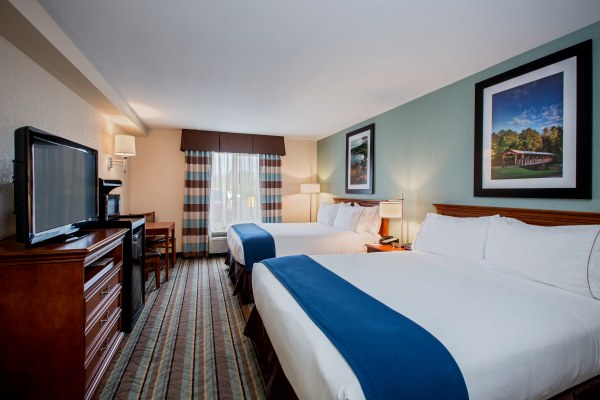 Nonsmoking Room with Two Queen Beds 